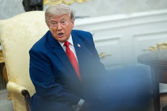 Irán a Trump tras amenaza de controlar Ormuz: “Corregiremos los delirios de este iluso”