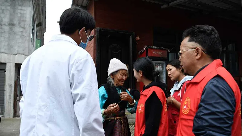 China envía apoyo psicosocial profesional a sobrevivientes del deslizamiento de tierra y al personal médico