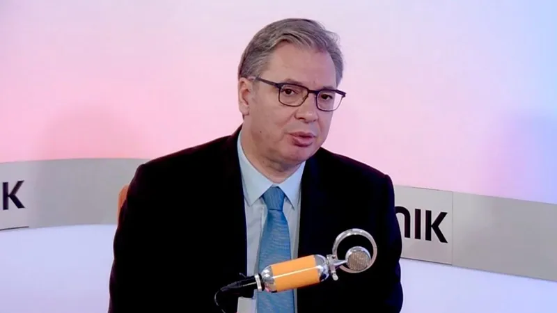 "Una piedra en el zapato": Vucic explica cómo Serbia resiste la presión de la UE | Video