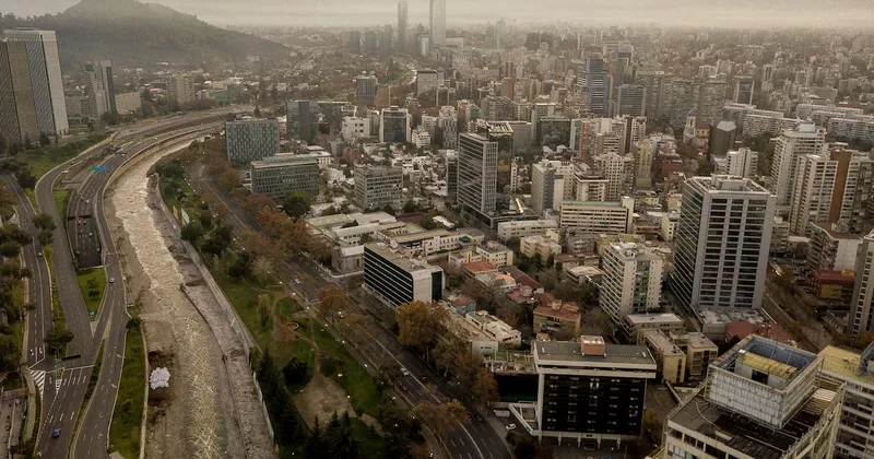 Ampliación del techo de deuda de Chile tendrá un costo reputacional, dice líder del Congreso
