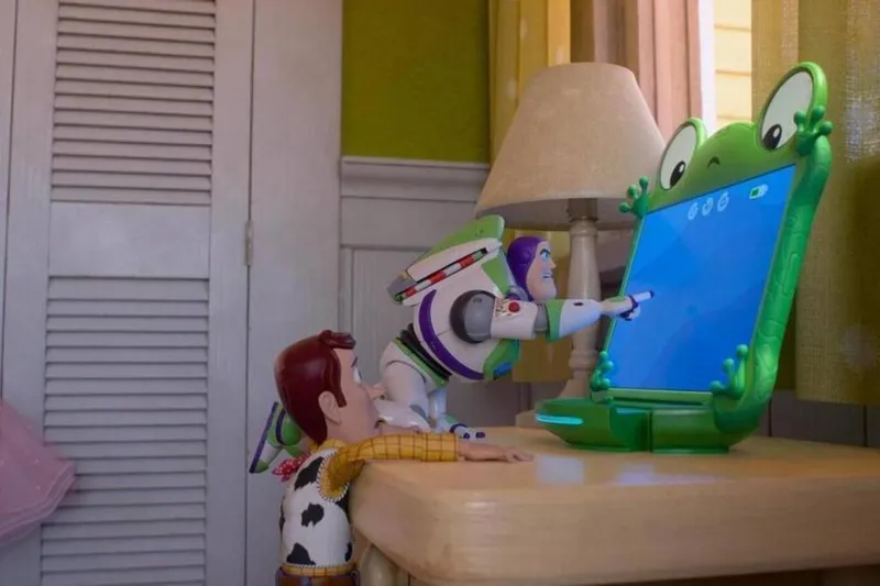 El final de 'Toy Story 5', explicado: cómo resuelve Pixar el conflicto entre los juguetes y la tecnología, y qué pasa entre Buzz Lightyear y Jessie