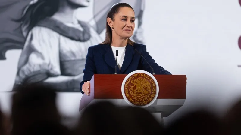 "EEUU debe mirarse a sí mismo": Sheinbaum responde a ataques de asesor de Trump