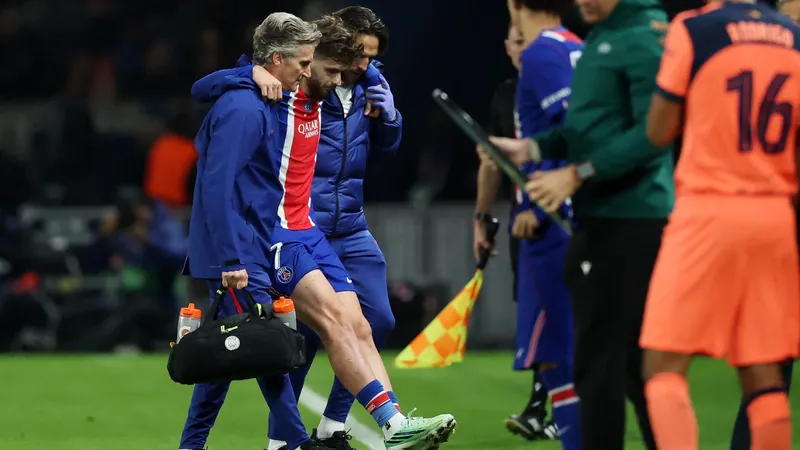 Duro golpe para PSG: Khvicha Kvaratskhelia se pierde el resto de la temporada