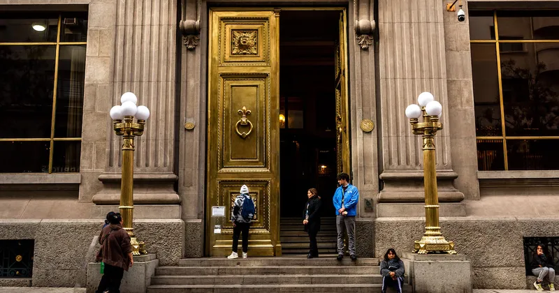 Mercado debate rumbo de las tasas en Chile ante alza del combustible y desaceleración