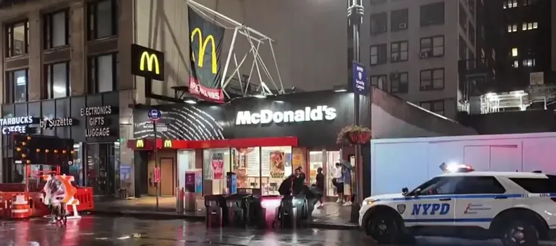 Turista australiano es apuñalado dentro de un McDonald’s en Nueva York