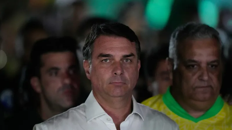 PUNTOS CLAVE: El primer mensaje de Flávio Bolsonaro tras huir de Brasil a EE.UU.