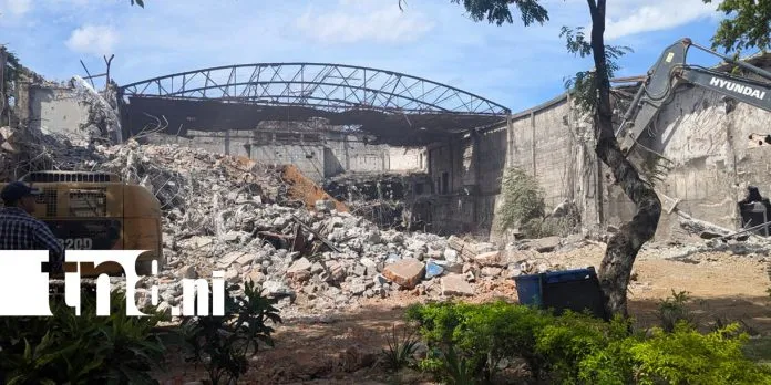 Comienza demolición del histórico Cine González en Managua