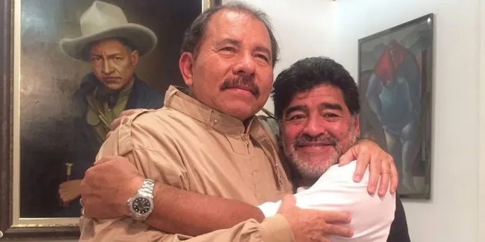 Maradona y Nicaragua: el abrazo con el Comandante Daniel Ortega que quedó para la...