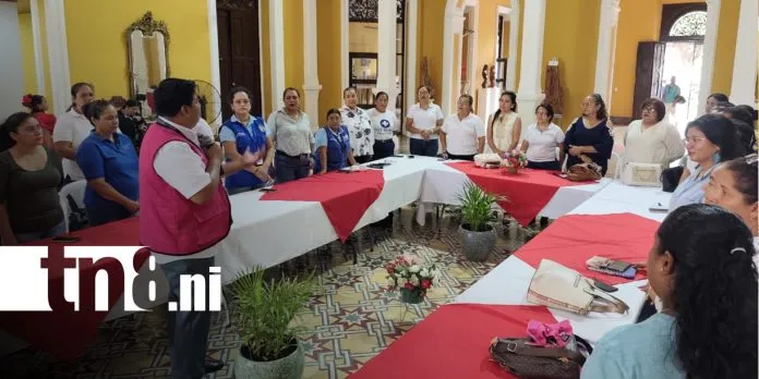 Granada rinde homenaje a madres servidoras públicas con emotiva celebración