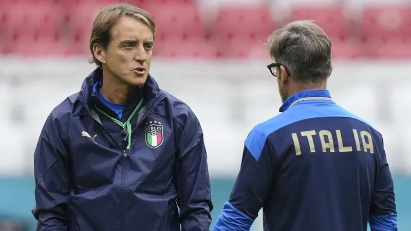 Roberto Mancini quiere responderle a los aficionados “traicionados” de Italia