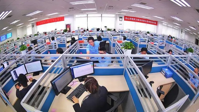 Delegación global visita centro de servicios públicos digitales en Beijing
