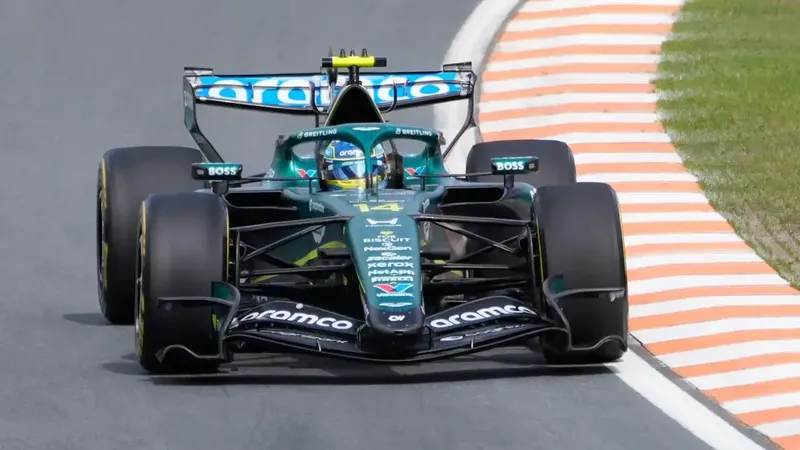 Salto de Alonso con el nuevo motor Honda y Kimi responde a Norris