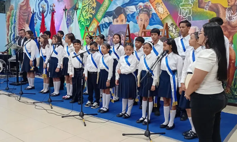 Más de 5.000 docentes nicas participan en Congreso de Historia e Identidad