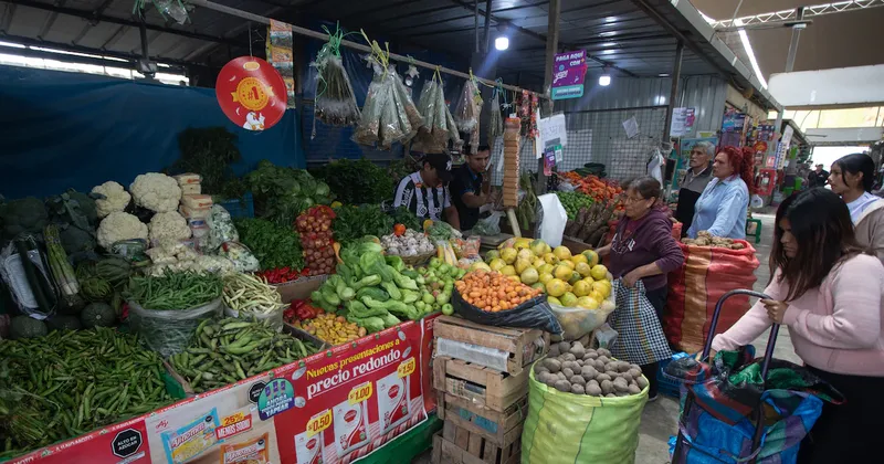 Inflación en Perú sube más de lo esperado por aumento en precios de alimentos y transporte