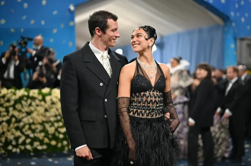 Dua Lipa y Callum Turner se casan en ceremonia íntima en Londres