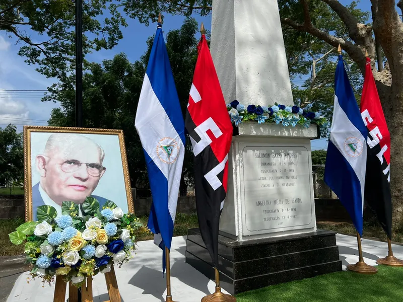 Managua rinde homenaje a Salomón Ibarra Mayorga en su natalicio