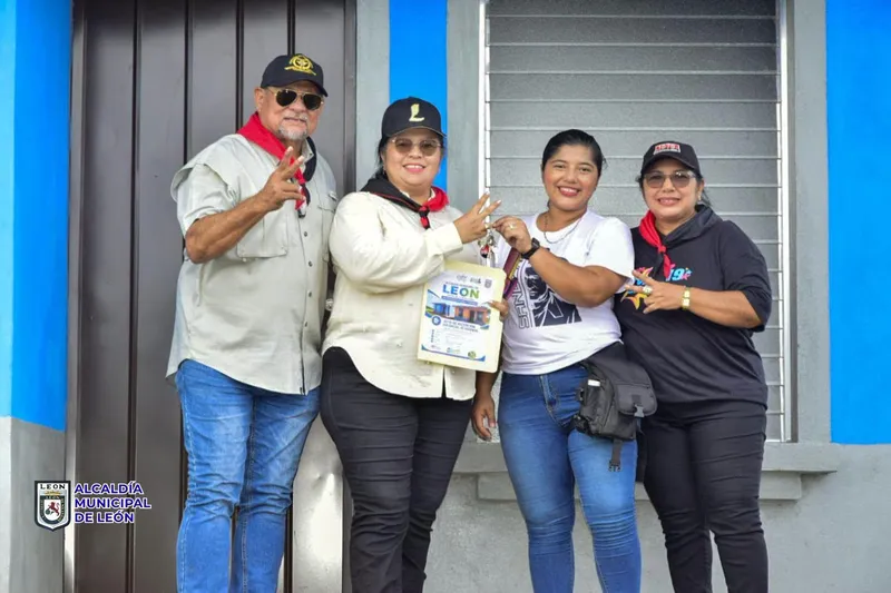 Diez familias de León reciben nuevas viviendas