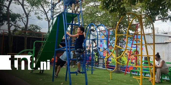 Familias del barrio Jorge Casally celebran la renovación total de su parque