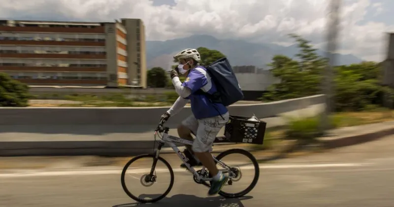 Venezuela endurece las reglas para las plataformas de delivery y sus repartidores