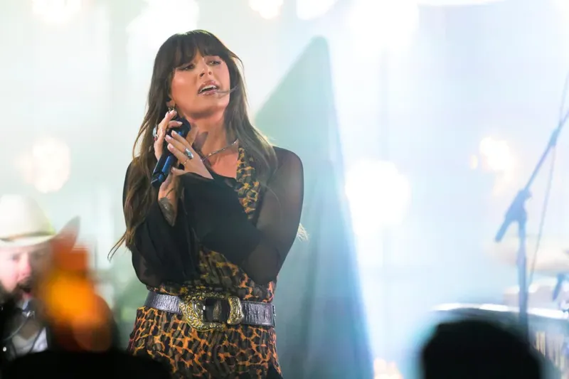 ‘Choosin’ Texas’ de Ella Langley acumula 12 semanas en el No. 1 del Billboard Hot 100