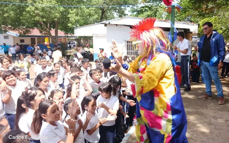 Celebran el Día del Estudiante con una "Fiesta de Alegría y Diversión" en el Colegio Gabriela Mistral