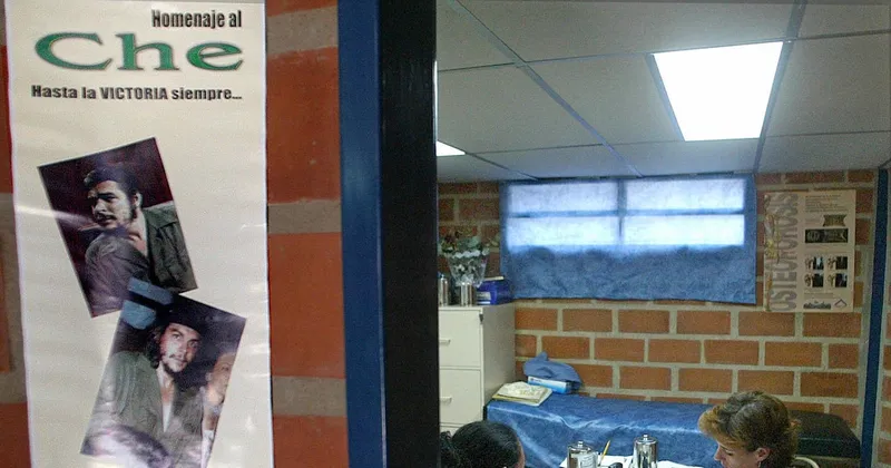Éxodo de médicos cubanos agrava crisis de salud en Venezuela: presión de EE.UU. acelera salidas