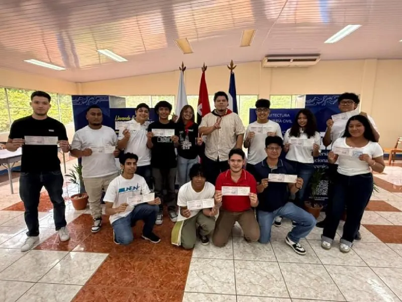 Galería Fotográfica: Inicio de Entrega de Becas a estudiantes de Universidades Pueblo Presidente