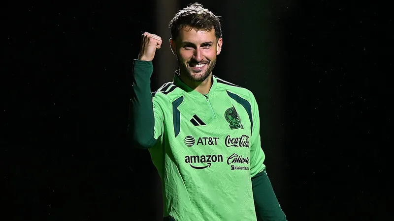 ¡Titular al fin! Santiago Giménez, en la alineación ante Estados Unidos