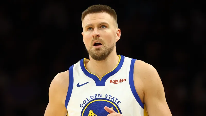 Kristaps Porzingis, decisión crucial en los Warriors