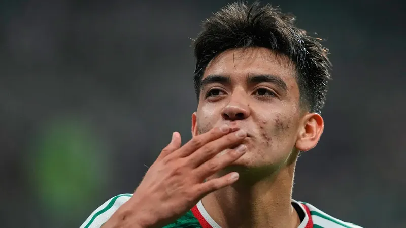 Iván Zamorano elogió el talento de Gilberto Mora