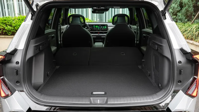Este coche híbrido de Kia se queda una gran ventaja de otra tecnología, y no necesitas enchufarlo