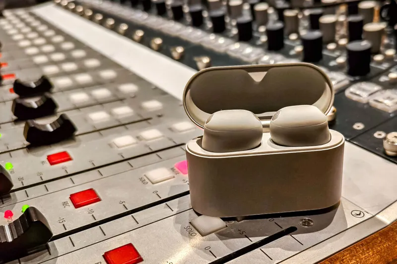 La alternativa a los AirPods Pro 3 se escuchan de escándalo, tienen buena batería y una gran cancelación de ruido