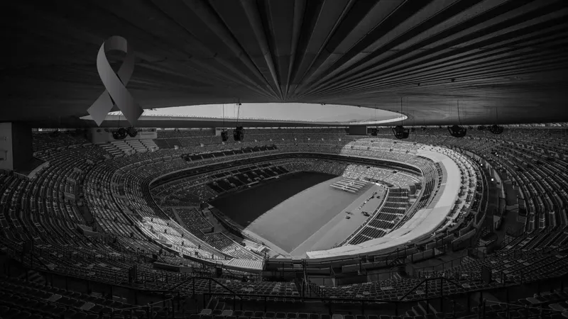 Aficionado alemán llega al estadio para vivir la FIEBRE DEL FUTBOL y muere antes de la inauguración
