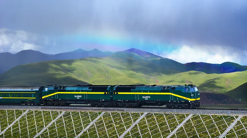 Ferrocarriles con destino al techo del mundo