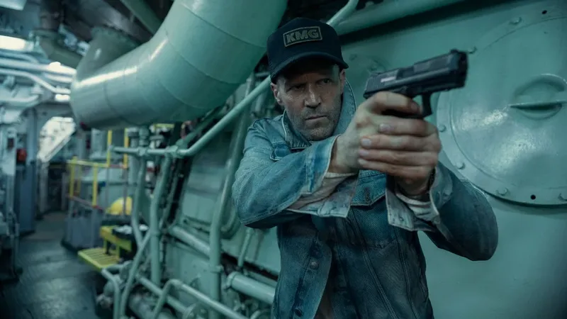 Si vas a ver 'El Motín' no es por su excelente trama, pero ni Jason Statham podría hacernos ignorar este agujero de guion