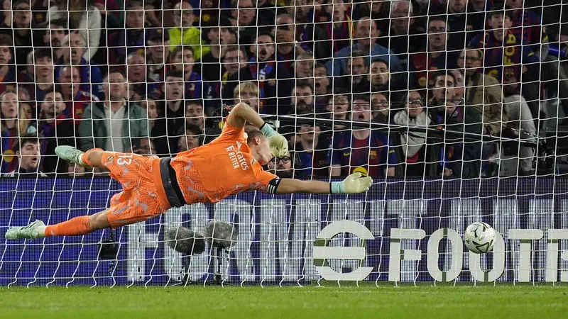 Andriy Lunin, el otro héroe merengue que salvó El Clásico