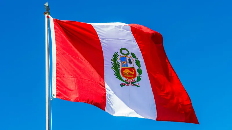 Moscú comenta la posible victoria del candidato peruano Hitler Mussolini