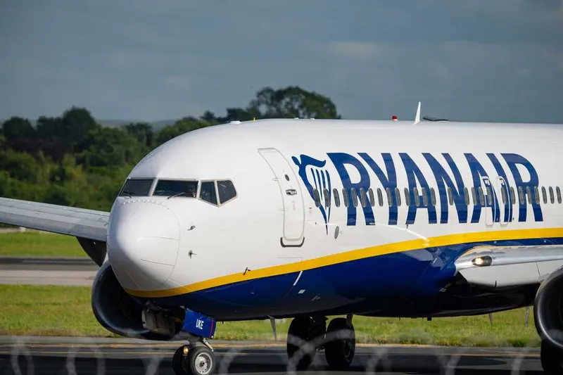 Ryanair recorta vuelos por el petróleo y alerta de billetes más caros