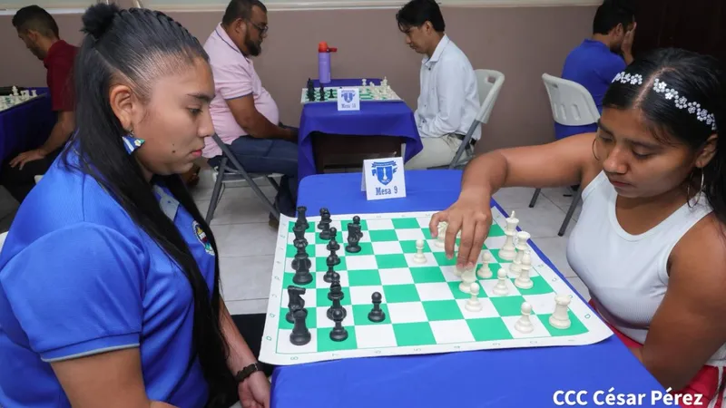 Docentes participan en Olimpiadas Nacionales de Ajedrez para fortalecer la formación integral