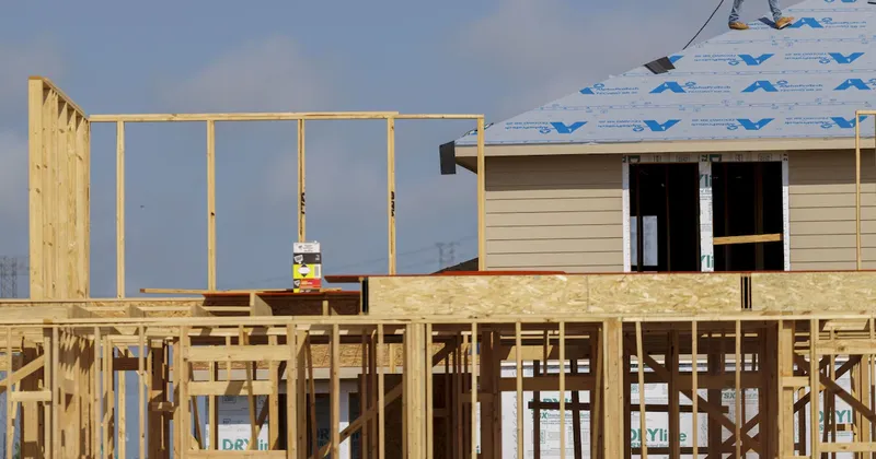 La construcción de viviendas en EE.UU. se desploma en julio y queda bajo previsiones