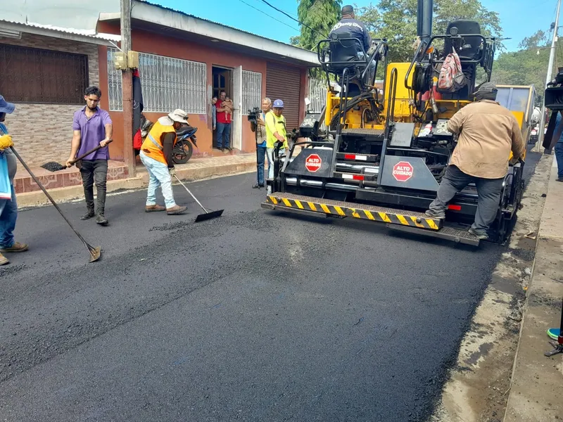 Avanza revestimiento asfáltico en nuevas calles del Distrito VII de Managua