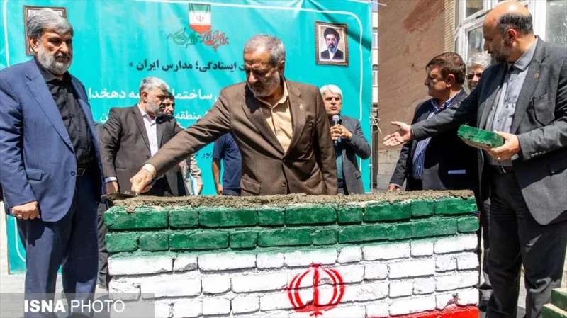 Irán reabre escuelas, reconstruidas tras los daños de las guerras