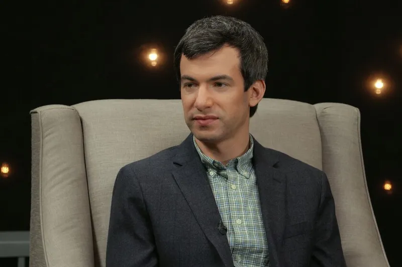 Tras arrasar en EEUU, adelantan el estreno de 'You Can See Everything' en España: Nathan Fielder será nuestro mejor regalo de Navidad en los cines