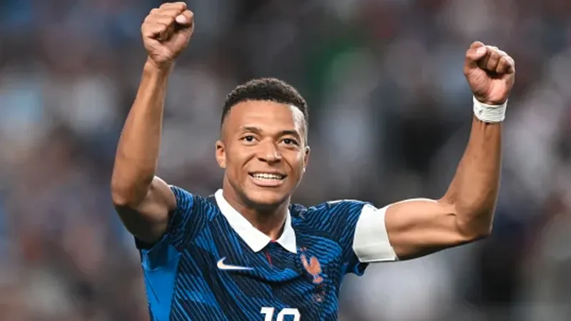 Francia avanza con un Mbappé imparable que ya amenaza todos los récords