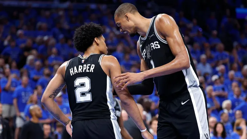Wembanyama se lleva a los Spurs a entrenar a Francia