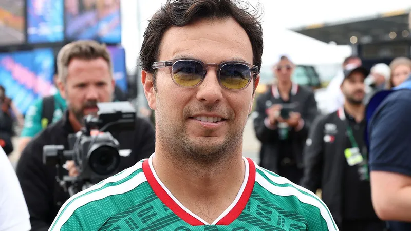 'Checo' Pérez, con la del Tri en el GP de Inglaterra