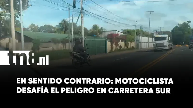 Motociclista arriesga su vida con peligrosas maniobras en carretera Sur