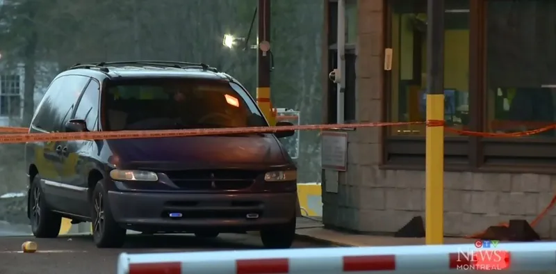 Padres viajan 100 kilómetros con el cadáver de su hijo en el auto sin darse cuenta