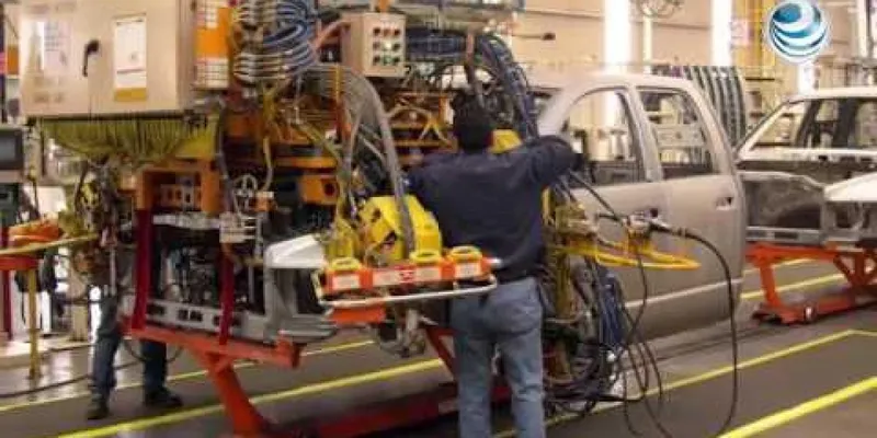 Contratación en el sector privado de EU sorprende con 122,000 empleos