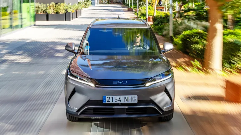 Toyota, KIA y BYD lideran ‘con puño de hierro’ las ventas de coches electrificados (etiqueta ECO y Cero) en España